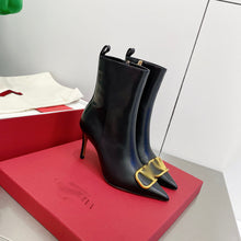 Load image into Gallery viewer, SE649 Size 5-9 Material: Cowhide Lining: Sheep skin Sole: Italian leather