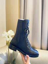 Load image into Gallery viewer, SE650 Size 5-9 Material: Cowhide Lining: Sheep skin Sole: Italian leather