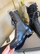 Load image into Gallery viewer, SE650 Size 5-9 Material: Cowhide Lining: Sheep skin Sole: Italian leather