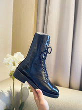 Load image into Gallery viewer, SE652 Size 5-9 Material: Cowhide Lining: Sheep skin Sole: Italian leather