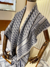 Load image into Gallery viewer, CLTH182