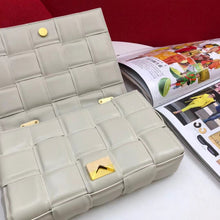 Load image into Gallery viewer, BV033 10.2x7.1x3.2inch