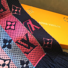 Load image into Gallery viewer, CLTH186 94%wool, 6% Pure Silk 174x30cm