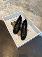 Load image into Gallery viewer, SE659 Size 4-11 Material: Cowhide Lining: Sheep skin Sole: Italian leather