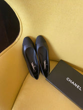 Load image into Gallery viewer, SE659 Size 4-11 Material: Cowhide Lining: Sheep skin Sole: Italian leather