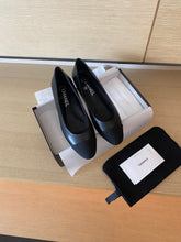 Load image into Gallery viewer, SE659 Size 4-11 Material: Cowhide Lining: Sheep skin Sole: Italian leather