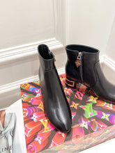 Load image into Gallery viewer, SE669 Size 4-9 Heels:5cm Material: Cowhide Lining: Sheep skin Sole: Italian leather