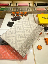 Load image into Gallery viewer, CLTH202 100%Wool 45x170cm