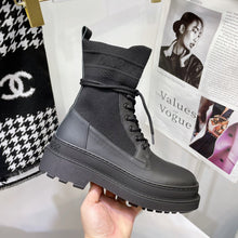 Load image into Gallery viewer, SE696 Size 4-10 Material: Cowhide Lining: Sheep skin Sole: Rubber