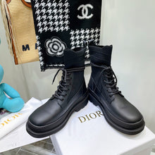 Load image into Gallery viewer, SE696 Size 4-10 Material: Cowhide Lining: Sheep skin Sole: Rubber