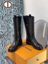 Load image into Gallery viewer, SE698 Size 4-10 Material: Cowhide Lining: Sheep skin Sole: Italian leather