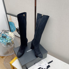 Load image into Gallery viewer, SE699 Size 5-10 Heels:7.5cm Shaft measures approximately 15” from arch Material: Cowhide Lining: Sheep skin Sole: Italian leather