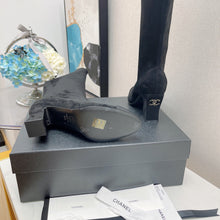 Load image into Gallery viewer, SE699 Size 5-10 Heels:7.5cm Shaft measures approximately 15” from arch Material: Cowhide Lining: Sheep skin Sole: Italian leather