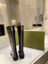 Load image into Gallery viewer, SE700 Size 5-10 Heels:3cm Shaft measures approximately 15.5” from arch Material: Cowhide Lining: Sheep skin