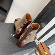 Load image into Gallery viewer, SE702 Size 5-9 Material: Cowhide Lining: Sheep skin Sole: Italian leather