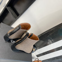 Load image into Gallery viewer, SE703 Size 5-9 Material: Cowhide Lining: Sheep skin Sole: Italian leather