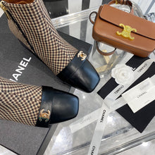 Load image into Gallery viewer, SE703 Size 5-9 Material: Cowhide Lining: Sheep skin Sole: Italian leather