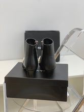 Load image into Gallery viewer, SE706 Size 5-9 Heels:4cm Shaft measures approximately 4.7” from arch Material: Cowhide Lining: Sheepskin Sole: Italian leather