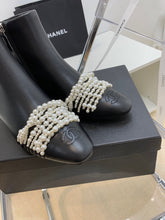 Load image into Gallery viewer, SE706 Size 5-9 Heels:4cm Shaft measures approximately 4.7” from arch Material: Cowhide Lining: Sheepskin Sole: Italian leather