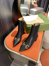 Load image into Gallery viewer, SE730 Size 4-10 Heels:2.4cm Material: Cowhide Lining: Sheep skin Sole: Italian leather