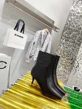 Load image into Gallery viewer, SE736 Size 5-9 Heels:4.5cm Material: Cowhide Lining: Sheep skin Sole: Italian leather