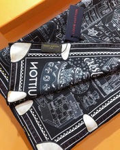 Load image into Gallery viewer, CLTH208 100%silk 90x90cm