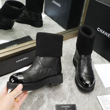 Load image into Gallery viewer, SE743 Size 5-9 Material: Cowhide Lining: Sheep skin Sole: Rubber