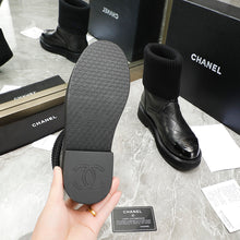 Load image into Gallery viewer, SE743 Size 5-9 Material: Cowhide Lining: Sheep skin Sole: Rubber