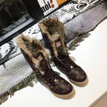 Load image into Gallery viewer, SE744 Size 4-12 Material: Cowhide Lining: Rabbit Fur Sole: Rubber