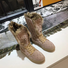 Load image into Gallery viewer, SE745 Size 4-12 Material: Cowhide Lining: Rabbit Fur Sole: Rubber