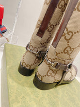 Load image into Gallery viewer, SE746 Size 5-9 Material: Cowhide Lining: Sheep skin Sole: Italian leather