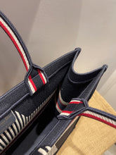 Load image into Gallery viewer, DR211 HIGHEST QUALITY VERSION L:16.3x13.8x7.1inch