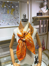 Load image into Gallery viewer, CLTH214 140x140cm 70%wool, 30% Pure Silk