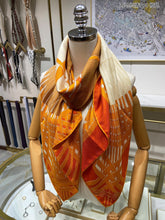 Load image into Gallery viewer, CLTH214 140x140cm 70%wool, 30% Pure Silk