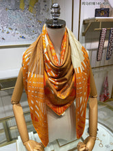 Load image into Gallery viewer, CLTH214 140x140cm 70%wool, 30% Pure Silk