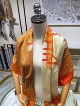 Load image into Gallery viewer, CLTH214 140x140cm 70%wool, 30% Pure Silk