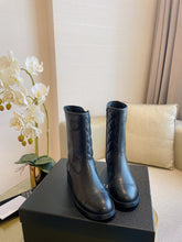 Load image into Gallery viewer, SE757 Size 5-9 Material: Cowhide Lining: Sheep skin Sole: Italian leather