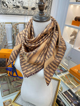 Load image into Gallery viewer, CLTH218 Silk 90x90cm