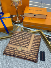 Load image into Gallery viewer, CLTH218 Silk 90x90cm