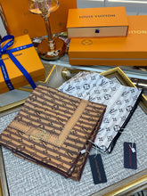 Load image into Gallery viewer, CLTH218 Silk 90x90cm