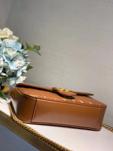 Load image into Gallery viewer, GC395 S:8.7x5.1x2.4 M:10.2x5.9x2.8