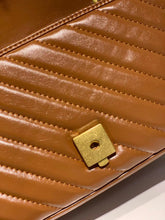 Load image into Gallery viewer, GC395 S:8.7x5.1x2.4 M:10.2x5.9x2.8