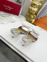 Load image into Gallery viewer, SE801 Size5-12 Heels:5cm Material: Cowhide Lining: Sheep skin Sole: Italian leather