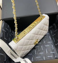 Load image into Gallery viewer, CC647 Wallet on the Chain / 4.8 × 7.5 × 1.4 in