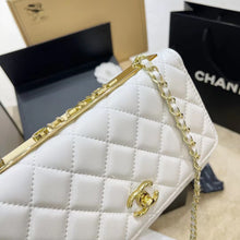 Load image into Gallery viewer, CC647 Wallet on the Chain / 4.8 × 7.5 × 1.4 in