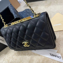 Load image into Gallery viewer, CC647 Wallet on the Chain / 4.8 × 7.5 × 1.4 in