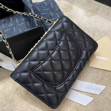 Load image into Gallery viewer, CC647 Wallet on the Chain / 4.8 × 7.5 × 1.4 in