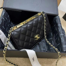 Load image into Gallery viewer, CC647 Wallet on the Chain / 4.8 × 7.5 × 1.4 in