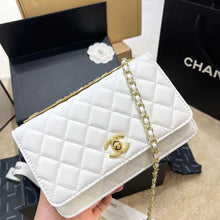 Load image into Gallery viewer, CC647 Wallet on the Chain / 4.8 × 7.5 × 1.4 in