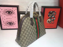 Load image into Gallery viewer, GC032 13.4x10.8x5.9